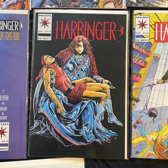 Huge Valiant Comic Lot 9 books - Picture 8 of 10